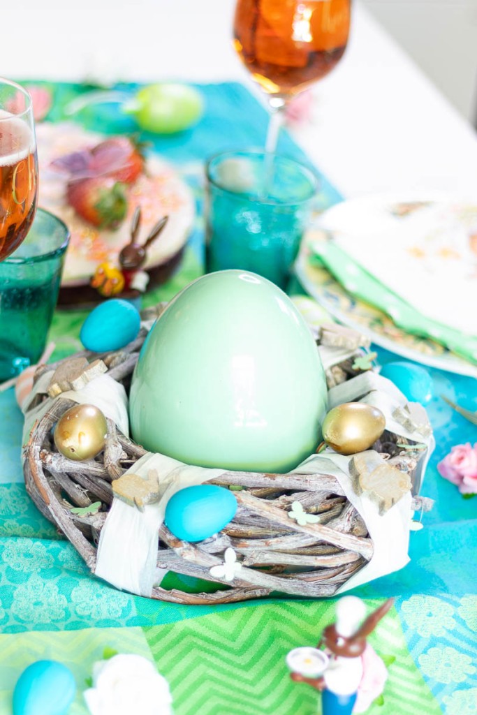 Easter Table in gold and teal